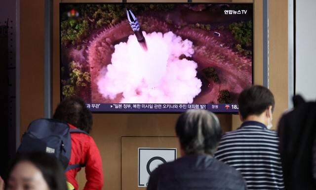 Das nach eigenen Angaben atomar bewaffnete Nordkorea hat im vergangenen Jahr eine noch nie da gewesene Anzahl von Raketen abgefeuert. Die USA verurteilen den jüngsten Versuch "aufs Schärfste". 