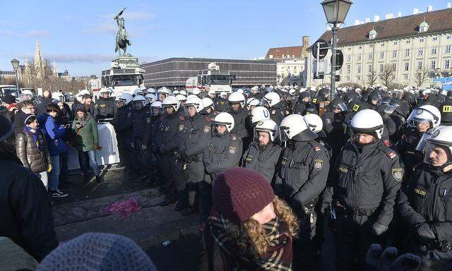 Sicherheitskräfte am 18. Dezember am Heldenplatz