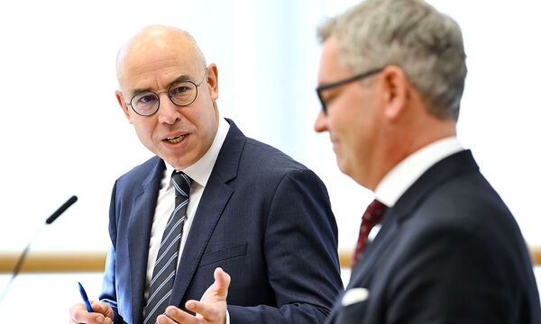 PK 'BUDGETAeRE ENTWICKLUNG 2022 UND AKTUELLE WIRTSCHAFTSPROGNOSEN': FINANZMINISTER BRUNNER / WIFO-DIREKTOR FELBERMAYR