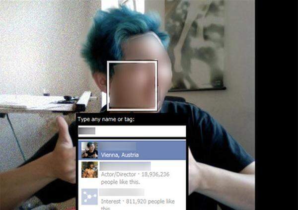 Genau das ist bei Facebook nämlich nicht der Fall. Hier kann man zwar Tags von sich selbst entfernen lassen. Allerdings erst, nachdem diese bereits zumindest eine kurze Zeit online waren.