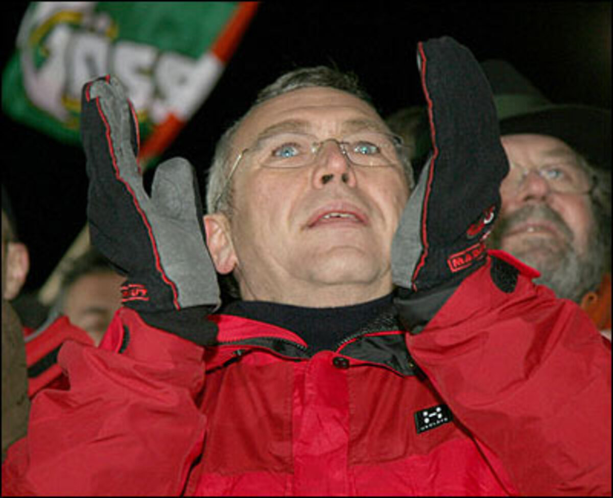 Mit der Unterstüzung von Kanzler Gusenbauer und zehntausenden Fans zauberte Benni Raich einen Traumlauf hin.