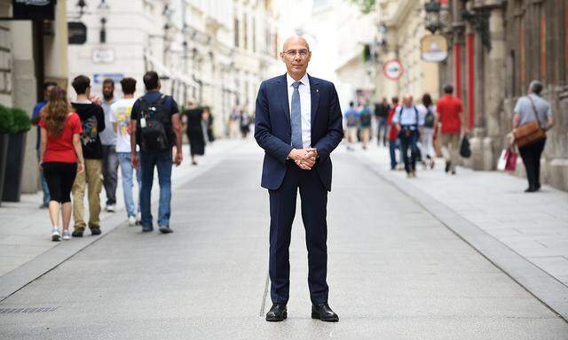 „Österreich ist keine Insel“. Volker Türk, Vize-UN-Hochkommissar für Flüchtlinge, beim Interview im Wiener Café Central.