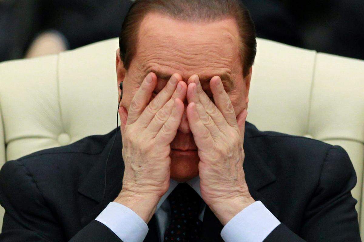 In den Wikileaks-Berichten enthüllten wird auch über den Gesundheitszustand von Silvio Berlusconi berichtet. Ein Senators aus dem Berlusconi-Lager, Gianpiero Cantoni, soll sich über Berlusconis ausschweifenden Lebensstil gesagt haben und sagte: "Die Resultate der letzten ärztlichen Tests waren verheerend. Wir sind alle über Berlusconis Gesundheit besorgt."