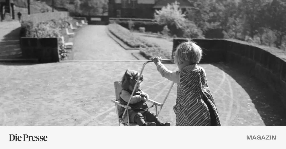 Als-Wiener-Kinder-in-Koffern-und-Schubladen-schliefen-premium-