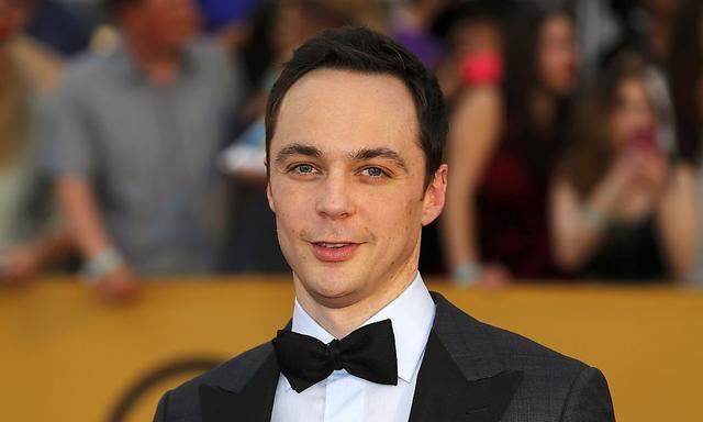 Actor Jim Parsons of the CBS series ´The Big Bang Theory´ poses on arrival at the 21st annual Screen Actors Guild Awards in Los Angeles