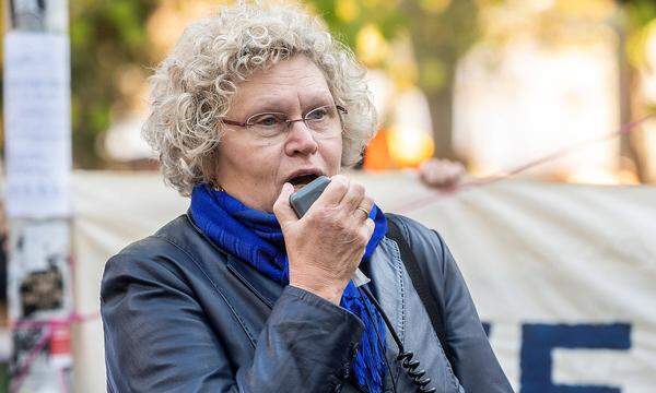 TU-Rektorin Sabine Seidler zog am Montag protestierend auf die Straße. 