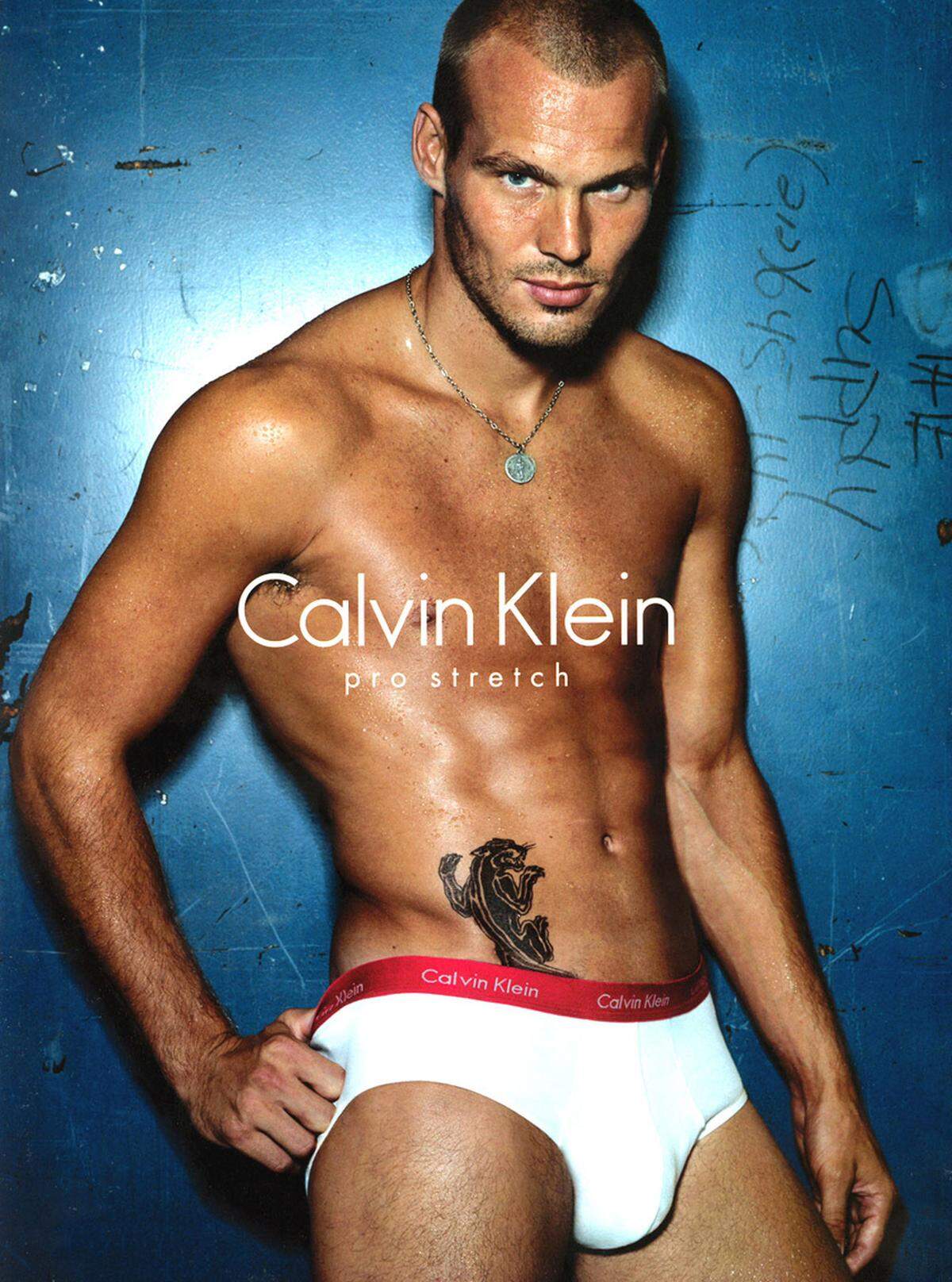 Neben Models und Schauspielern engagiert Calvin Klein aber auch gern Sportler, wie den schwedischen Fußballer Freddie Ljungberg, als Testimonials.