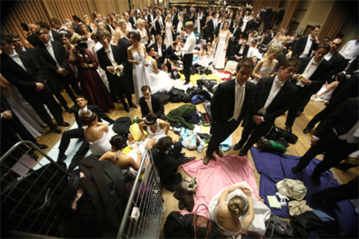 Während draußen vor der Oper die Gäste über den roten Teppich schritten, bereiteten sie sich im Orgelsaal der Wiener Staatsoper auf ihren großen Auftritt vor.