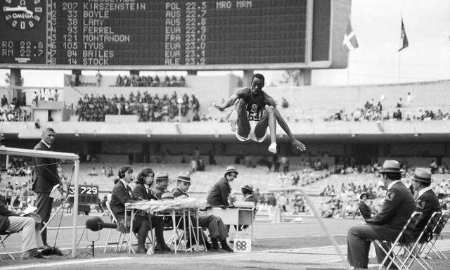 18 Oktober 1968: Bob Beamon „fliegt“ bei Olympia in Mexiko im Weitsprung 8,90 Meter weit.