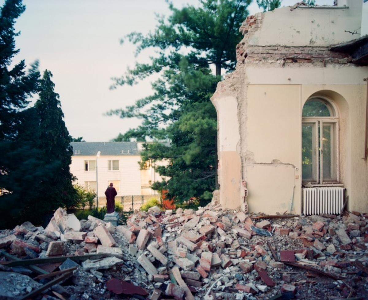  Der Wiener Fotograf Kurt Prinz hat wiederum ein Faible für Häuser, die gerade abgerissen werden.  >> Lesen Sie mehr im Artikel "Jäger der vergessenen Orte" [premium]