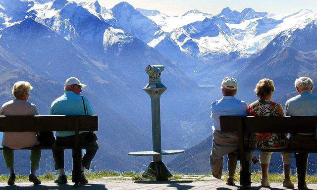 THEMENBILD  PENSIONISTEN ZUR PENSIONSSREFORM