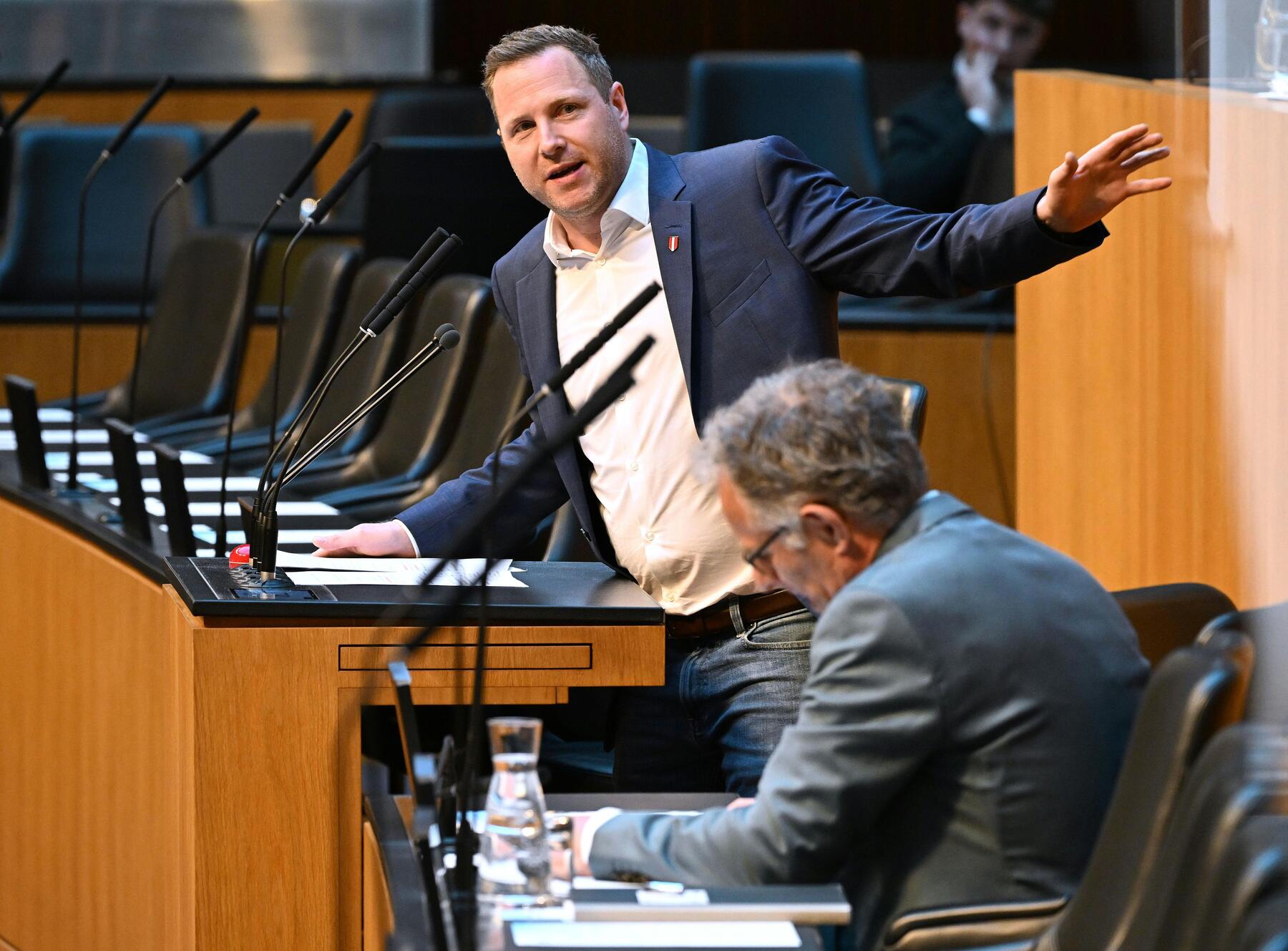 Reaktionen aufs Budget: FPÖ sieht „Sparpaket und Schuldenchaos“