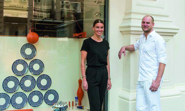Querdenker. Julia Eisenburger und Quirin Krumbholz gestalten Hermès-Schaufenster in Wien mit ­interdisziplinärem Ansatz.