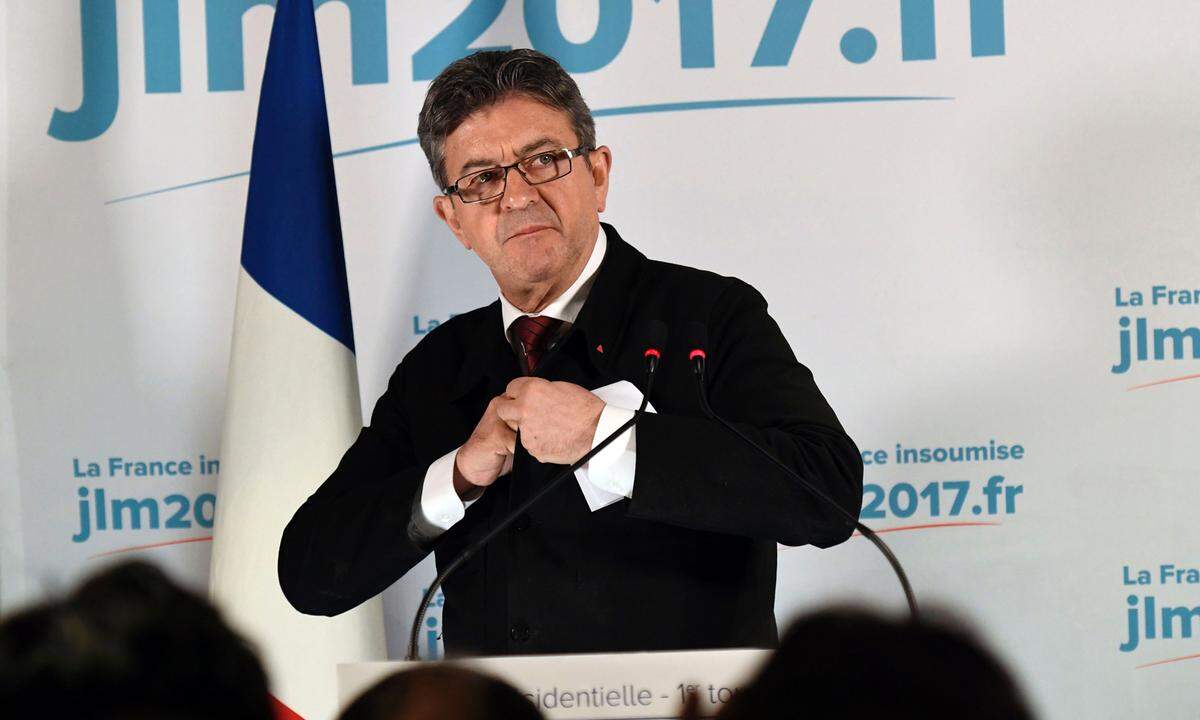 Mélenchon, der wie Le Pen für einen Austritt aus der Euro-Zone eintrat, wollte sich für die Stichwahl nicht öffentlich festlegen, ließ später aber doch zumindest Abneigung für Le Pen durchblicken.