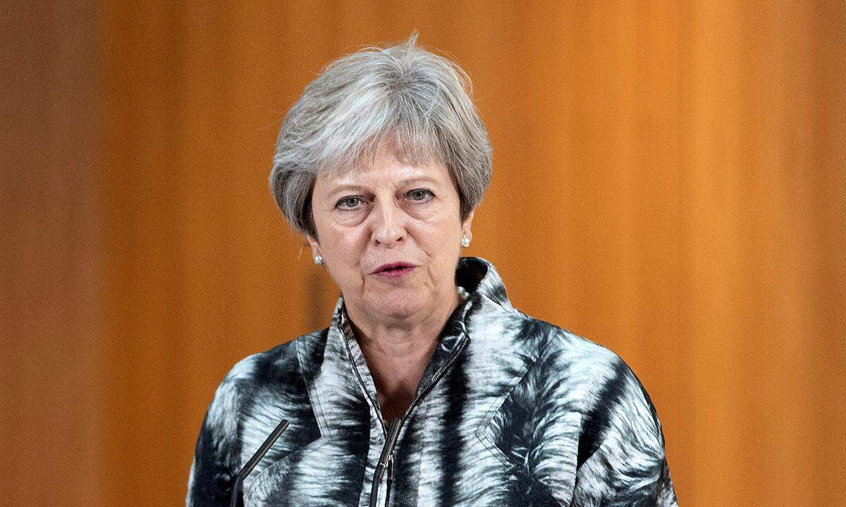 Premierministerin Theresa May sprach von einem "großen Führer und Reformer der UNO". Annan habe einen großen Beitrag dazu geleistet, die Welt besser zu machen, als er sie vorgefunden habe.