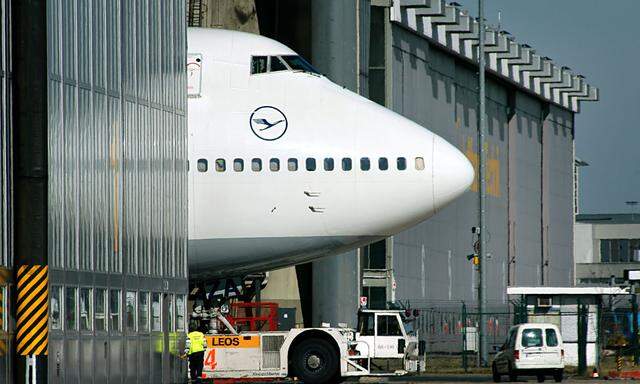 Flugzeuge der Lufthansa am Flughafen Frankfurt / Airplanes of Lufthansa at the airport of Frankfurt