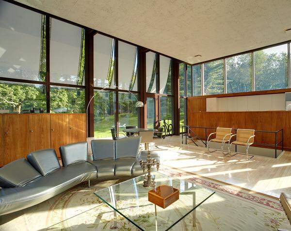 Das Wiley House ist eines von sechs Häusern, die Philip Johnson, der als einer der Mitbegründer der Postmoderne gilt, hier in den 1950er-Jahren erbaut hat.