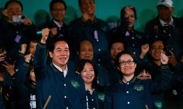 Taiwans künftiger Präsident Lai Ching-te (links) von der Demokratischen Fortschrittspartei, bisher Vizepräsident. Das Wahlergebnis gilt als Absage an eine politische Annäherung an China, wo man (wieder einmal) erbost ist.