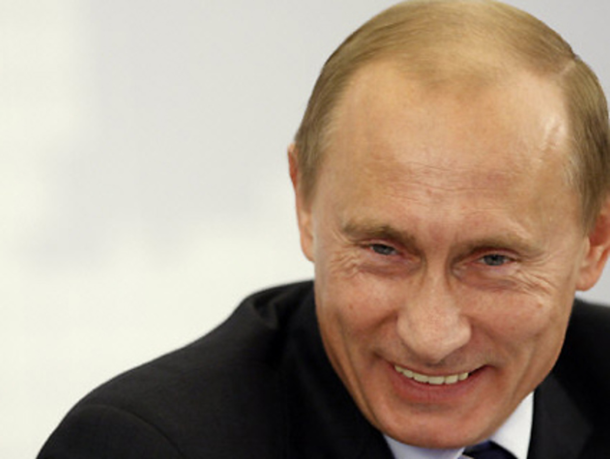 Der Vorsitzende des russischen Oberhauses, Sergej Mironow, deutete bereits an, dass es auch ohne Verfassungsänderung eine Möglichkeit für den Verbleib Putins an der Macht gebe. Es scheint eine Gesetzeslücke zu geben: Demnach dürfte Putin erneut kandidieren, wenn er vor Ende seiner Amtszeit zurücktritt und daher vor der Präsidentenwahl nicht mehr im Amt ist. Dies funktioniert allerdings nur, wenn der Rücktritt nach der Festlegung des Wahltermins erfolgt.