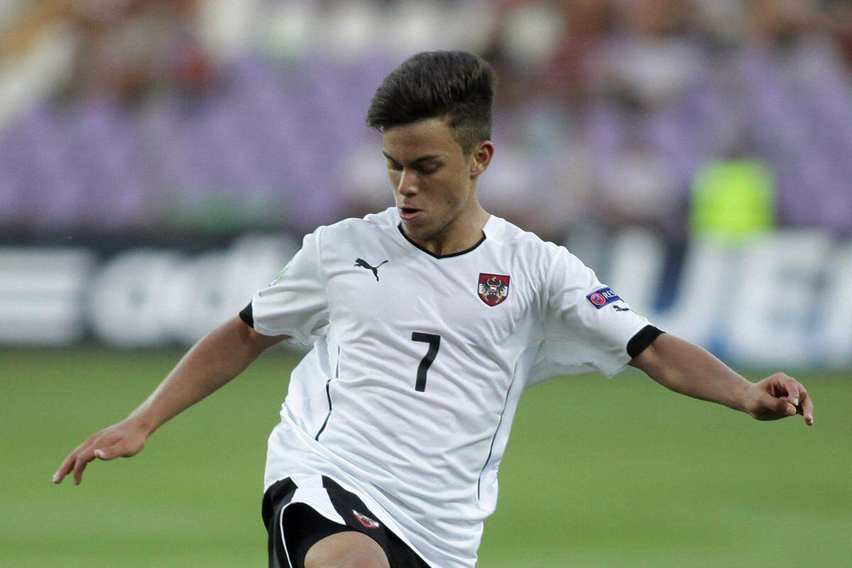 Der 17-Jährige überzeugte in der vergangenen Saison in der Uefa Youth League und hält inzwischen bei zwölf Bundesliga-Einsätzen.