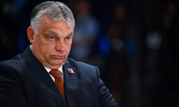 Ungarns Premier Viktor Orbán hat mit seinem Auftritt im rumänischen Baile Tusnad in Siebenbürgen für Empörung gesorgt.