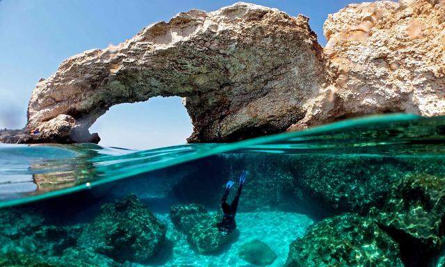 TOPSHOT-CYPRUS-CLIMATE-MARINE-EARTH DAY