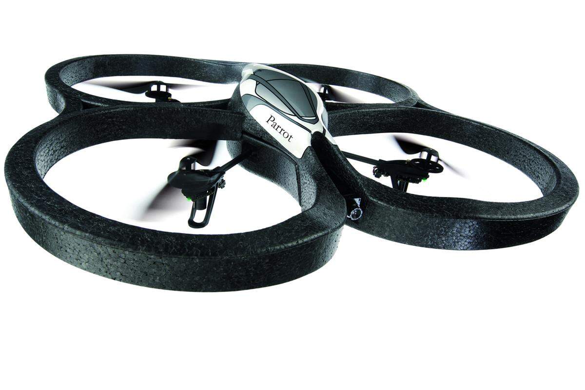 Die fliegende Drone ist mit zwei Kameras ausgestattet und lässt sich über eine Android-App steuern. Für das Flug-Spielzeug sind auch Spiele erhältlich, in denen mehrere Dronen gegeneinander antreten können. Kostet rund 200 Euro.