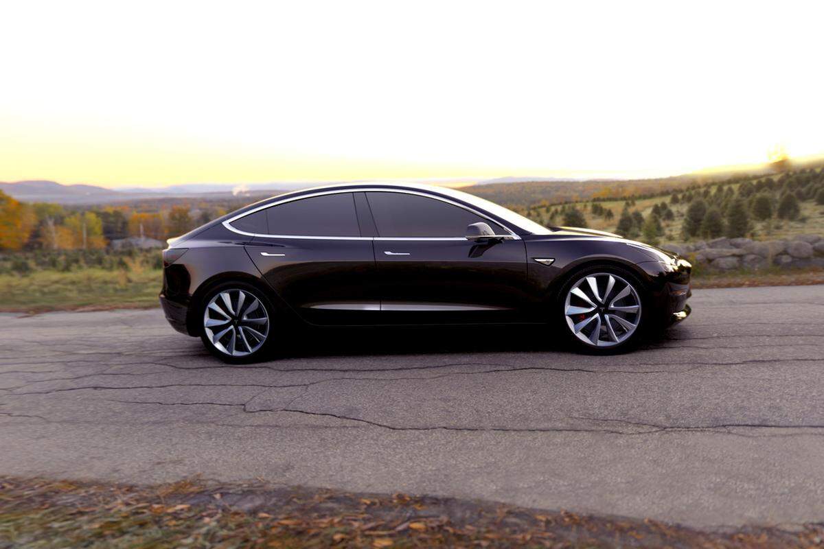 Der Elektroautobauer Tesla hat sein erstes strombetriebenes Fahrzeug für den Massenmarkt vorgestellt.