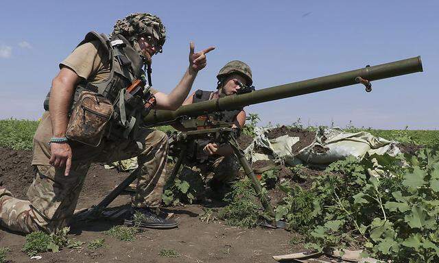 Ukrainische Soldaten in der Nähe von Mariupol.