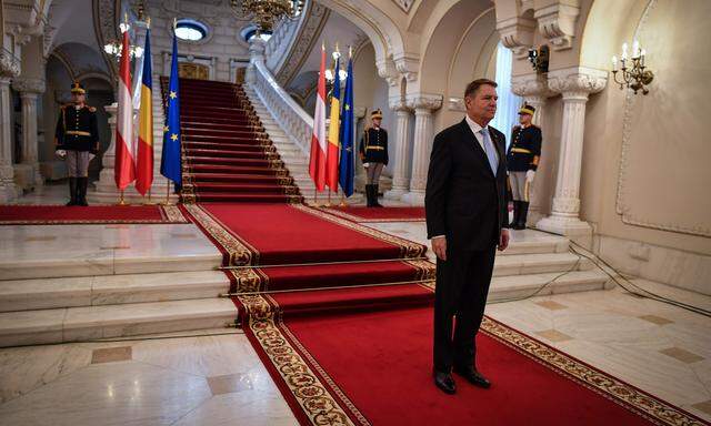 Rumäniens Staatspräsident, Klaus Johannis, steht in einem lähmenden Dauerkonflikt mit der sozialistischen Regierung.