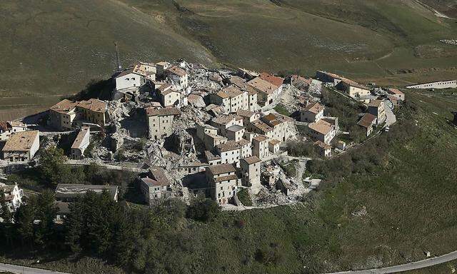 Eine Luftaufnahme von Castellucio