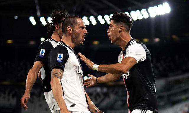 Cristiano Ronaldo feiert mit Leonardo Bonucci und Adrien Rabiot – sie sind die Stützen der „Alten Dame“.
