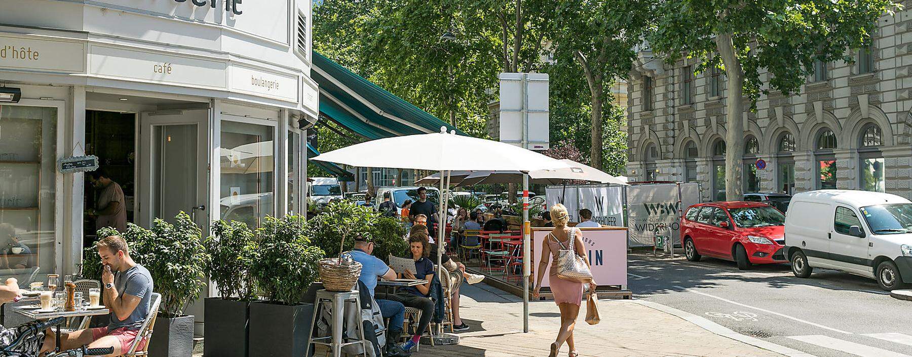 Marais oder Montmartre? Zwischen Serviten- und Porzellangasse vergisst man schon einmal, dass man den Café au lait noch in Wien und nicht in Paris trinkt.