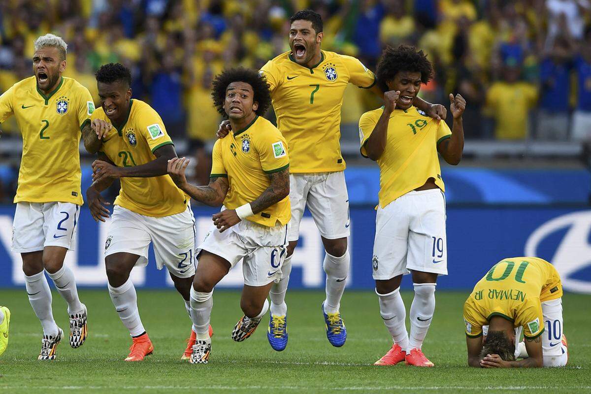 Lange muss Brasilien bangen, darf am Ende aber mit 3:2 im Elfmeterschießen gegen Chile jubeln. Neymar verwandelt den letzten Strafstoß, Jara trifft nur die Stange.