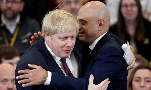 Alles nur ein "Feldversuch". Boris Johnson (links) sorgte mit der Ankündigung, trotz Kontakt zu Schatzkanzler Rishi Sunak nicht in Quarantäne gehen zu wollen, für Ärger bei den Briten.