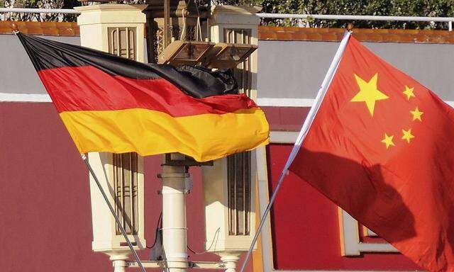 Symbolbild: Deutsche und chinesische Flagge