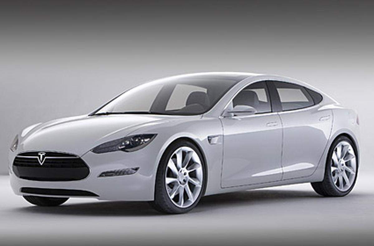 Der Lithium-Ionen-Akku der Basis-Version reicht für etwa 260 Kilometer. Tesla bietet aber auch Upgrades - für zusätzlich bis zu 10.000 Dollar - an: Maximal 480 Kilometer sind dann am Stück möglich. Dank eines neuen Systems dauert der Ladevorgang an einer gewöhnlichen Steckdose nur mehr 45 Minuten.