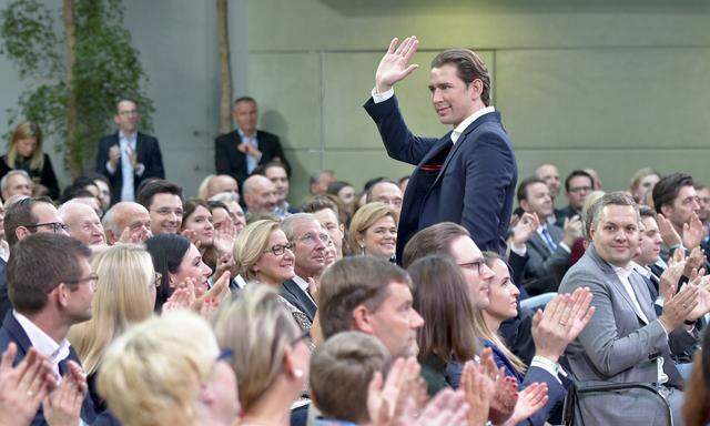 Begeisterung für Parteichef Sebastian Kurz 365 Tage nach der Wahl.