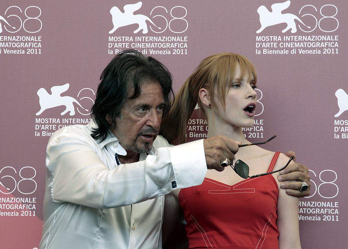 Pacino stellte in Venedig außerhalb des Wettbewerbs seine dokumentarische und sehr persönliche Regiearbeit "Wilde Salome. Schauspielerin Jessica Chastain spielt darin die Rolle der Salome, Pacino gibt ihren Stiefvater Herodes