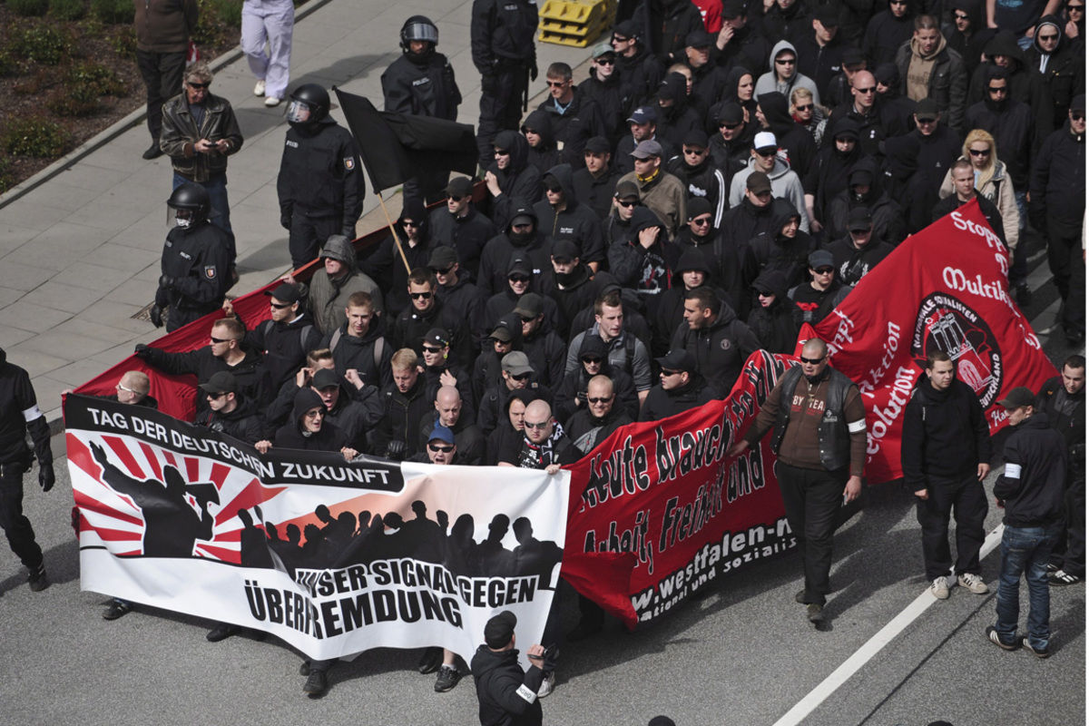 Die Rechtsradikalen konnten ihren Marsch erst mit dreistündiger Verspätung beginnen.