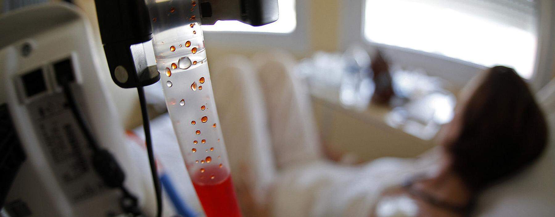 A patient receives chemotherapy treatment for breast cancer at the Antoine-Lacassagne Cancer Center in Nice