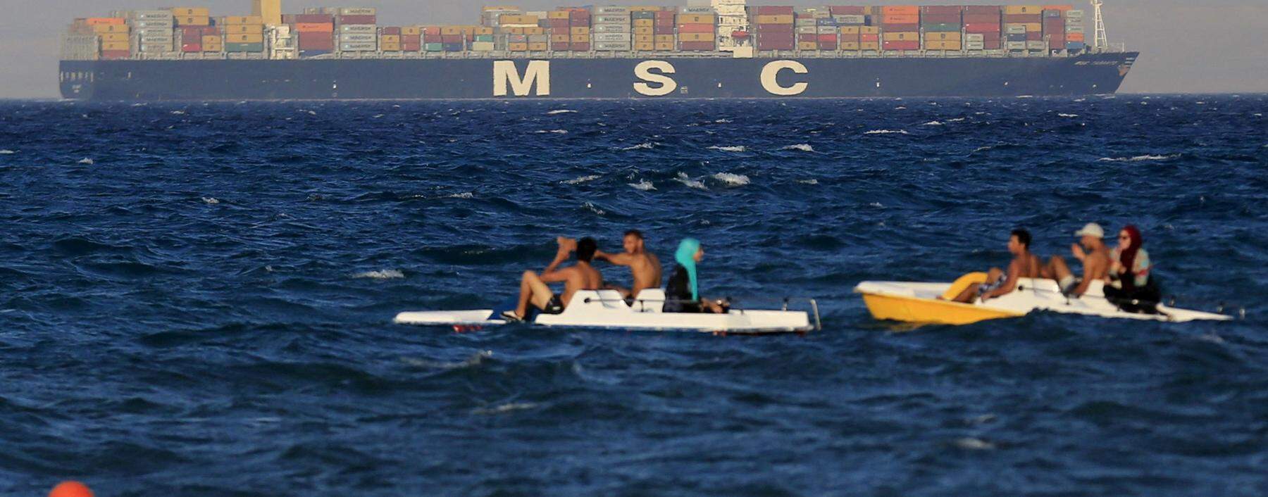 Containerschiffe kreuzen derzeit nicht so unbesorgt durchs Rote Meer.