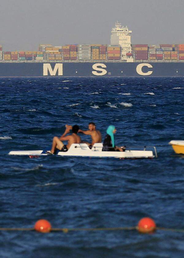 Containerschiffe kreuzen derzeit nicht so unbesorgt durchs Rote Meer.