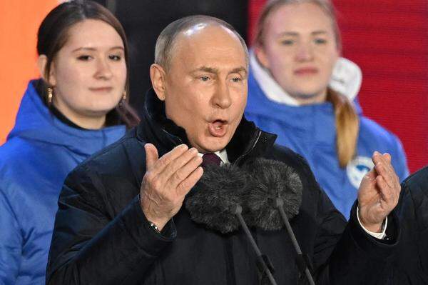 Bilder von der Putin-Feier am Roten Platz in Moskau.