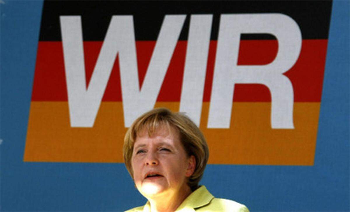 Angela Merkel profitierte von der Großen Koalition, SPD-Krise und letztlich auch von der Wirtschaftskrise - obwohl sie immer wieder betont, dass sie "gelernte Physikerin" und nicht Ökonomin ist. Die Kanzlerin hatte vor allem versucht , einen präsidialen Wahlkampf zu führen. Der Ergebnis waren Verluste für die Union - aber dafür geht sich jetzt die Wunschkoalition mit der FDP aus. Im Folgenden eine Bilanz der Kanzlerin.