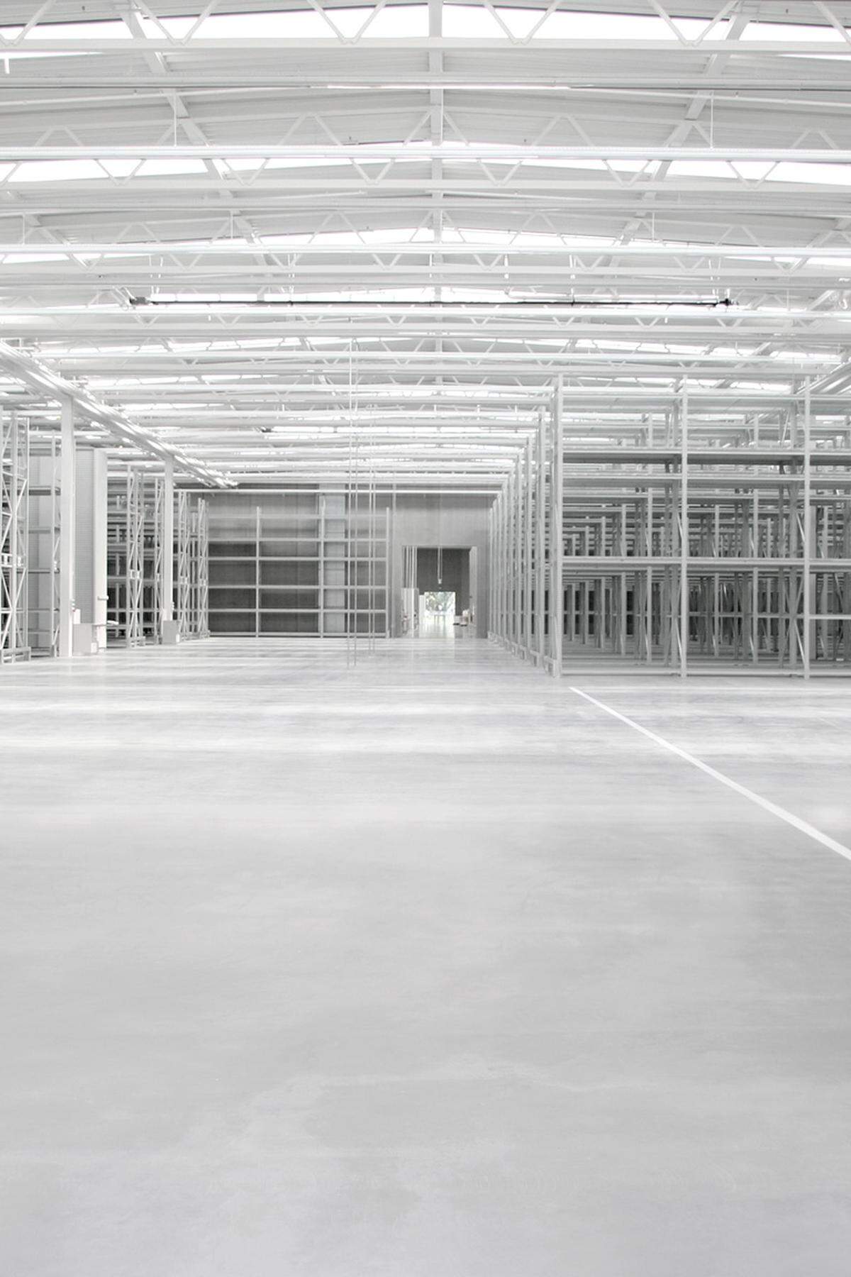 SANAA Architekten aus Japan verwandelten eine Produktionshalle in eine weiße Wolke.