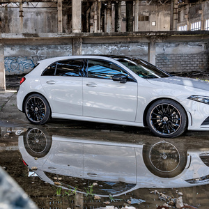 Sick of it. Die Sicke als beliebtes Stilmittel der Zunft hat ausgedient: Oberflächenstraffung des A-Klasse-Blechkleids.