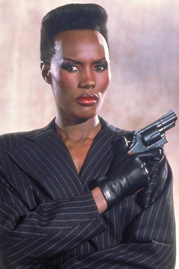 Auch die androgyne Grace Jones konnte die Leserschaft nicht von ihren Reizen überzeugen ("Im Angesicht des Todes", 1985).