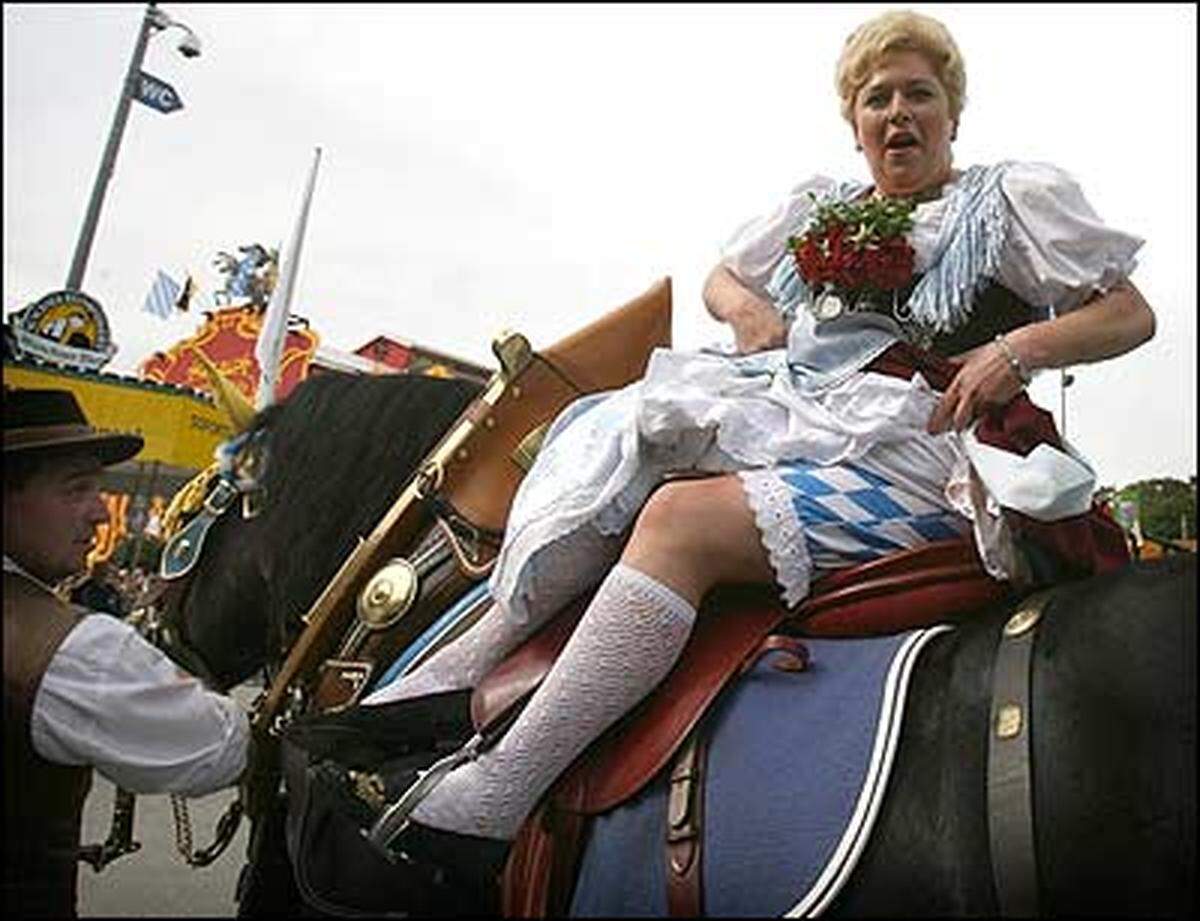 Natürlich ist die Wiesn wieder Anziehungspunkt für schrille Typen ...