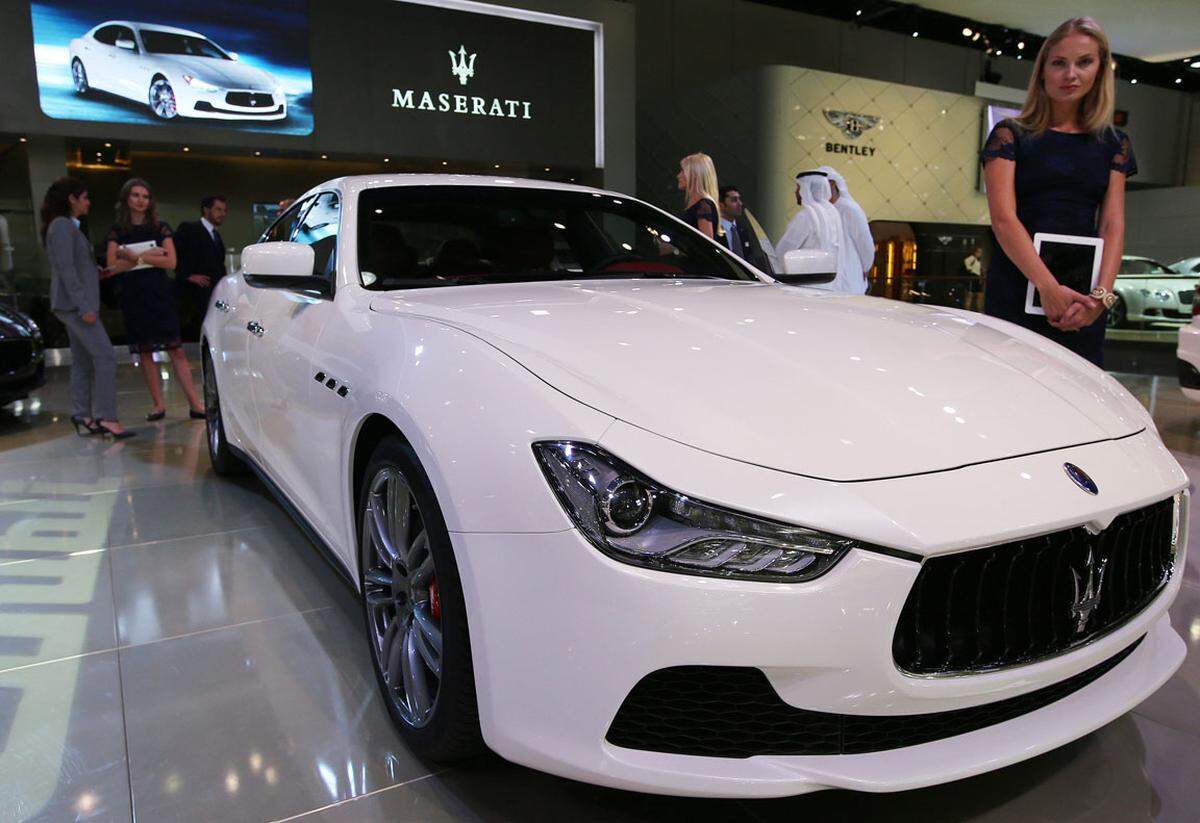 Einen elegant-sportlichen Auftritt liefert diese Business-Limousine von Maserati, rund 65.000 Euro muss man für einen Ghibli Diesel ablegen.